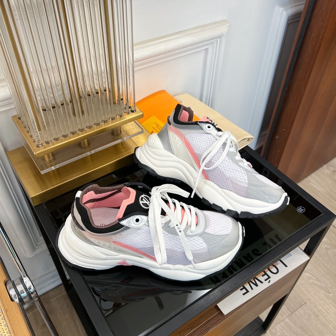 LOUIS VUITTON LV RUN 55 SNEAKER PINK BLACK