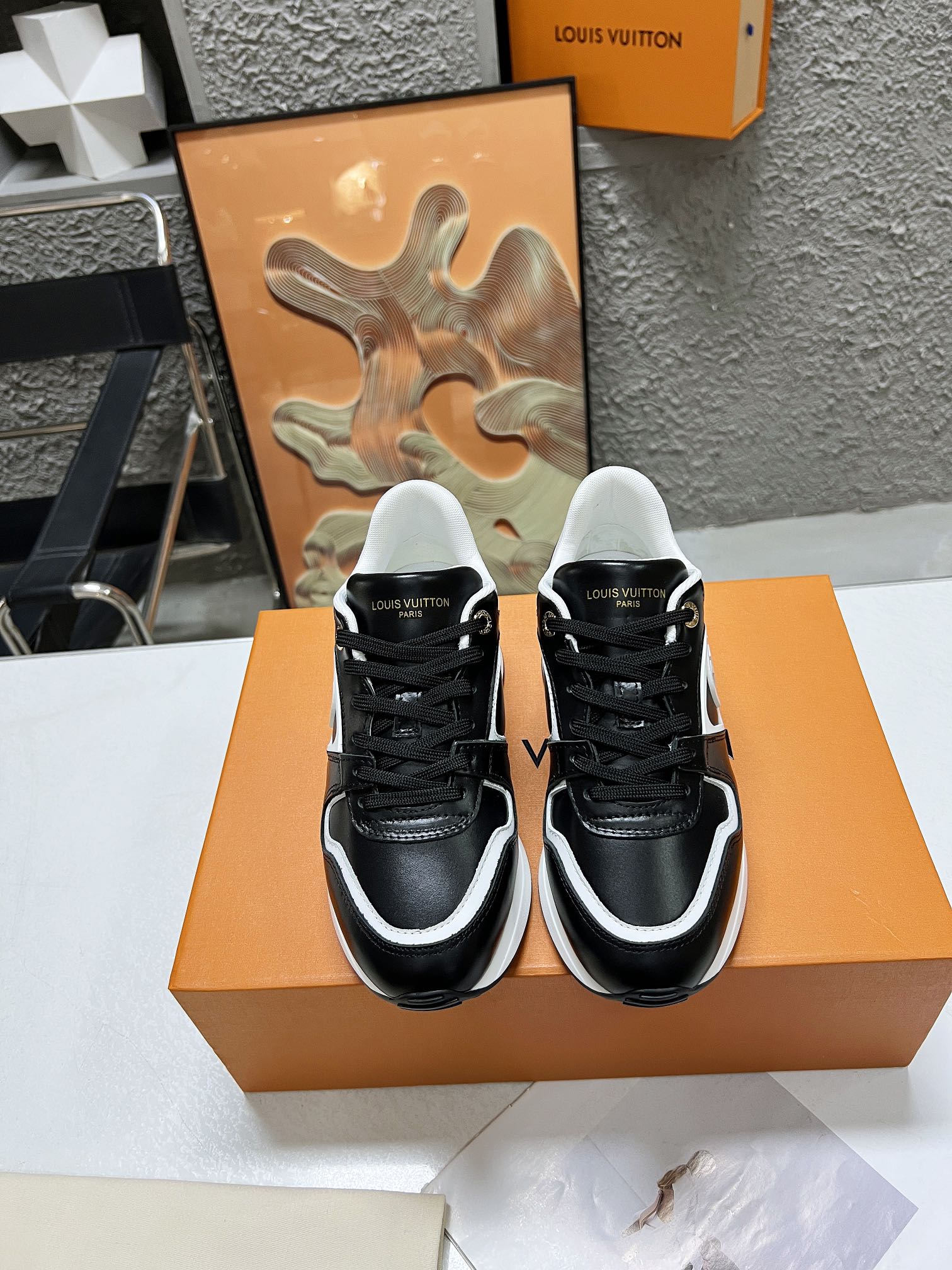 LOUIS VUITTON LV WOMEN SNEAKER IN BLACK CALFSKIN