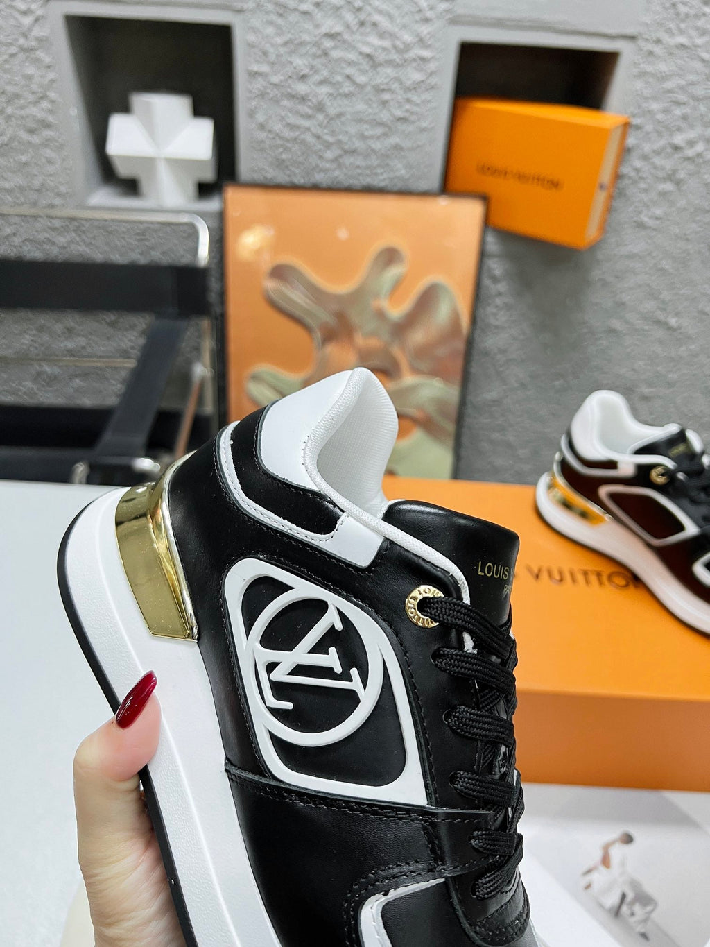 LOUIS VUITTON LV WOMEN SNEAKER IN BLACK CALFSKIN