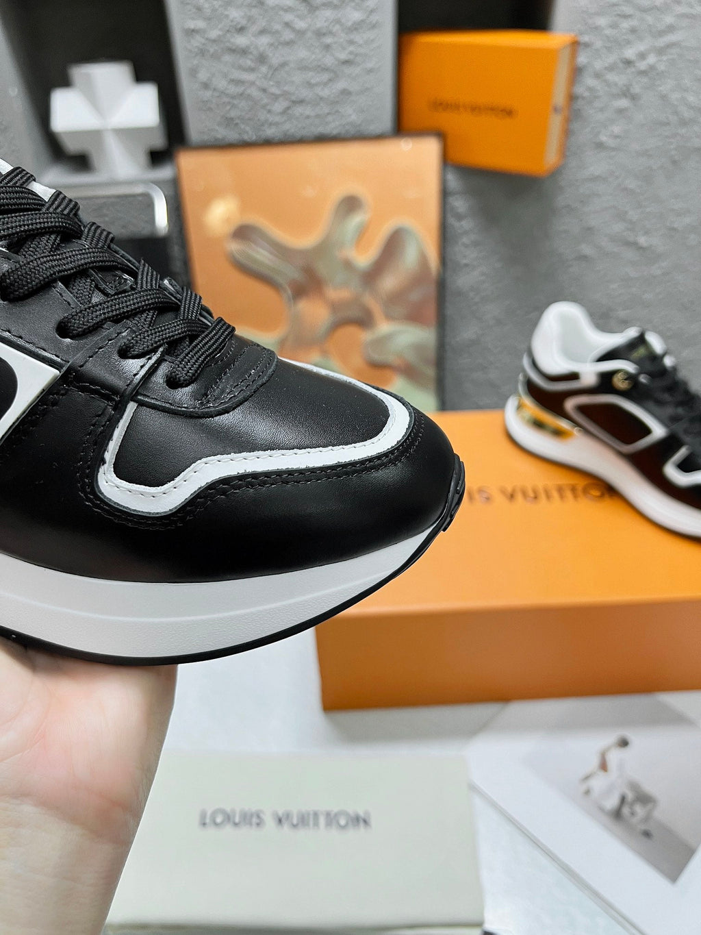 LOUIS VUITTON LV WOMEN SNEAKER IN BLACK CALFSKIN