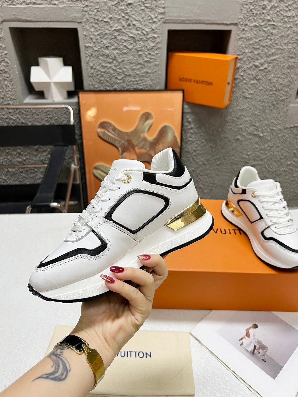LOUIS VUITTON LV WOMEN SNEAKER IN WHITE MIX BLACK CALFSKIN