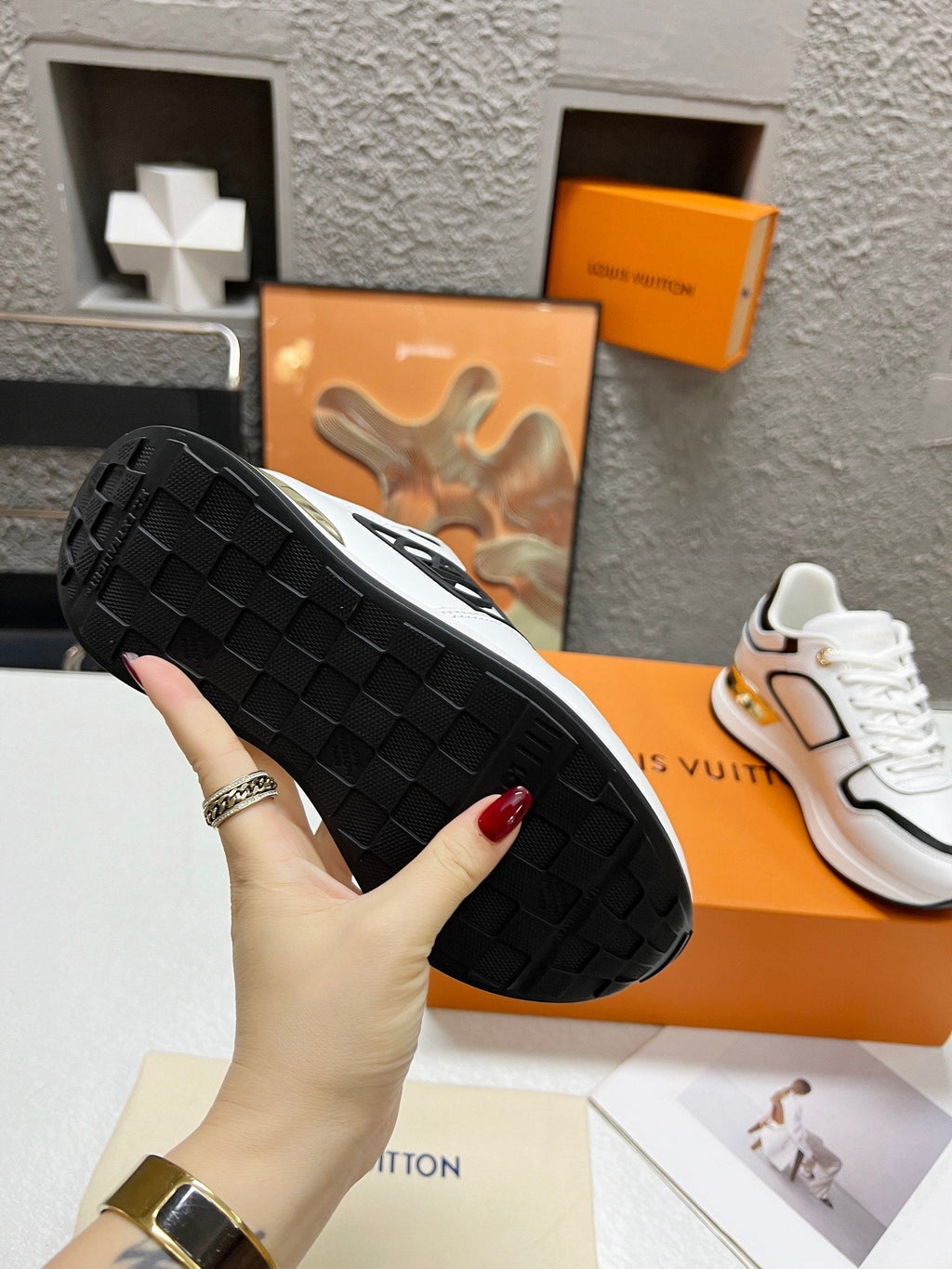 LOUIS VUITTON LV WOMEN SNEAKER IN WHITE MIX BLACK CALFSKIN