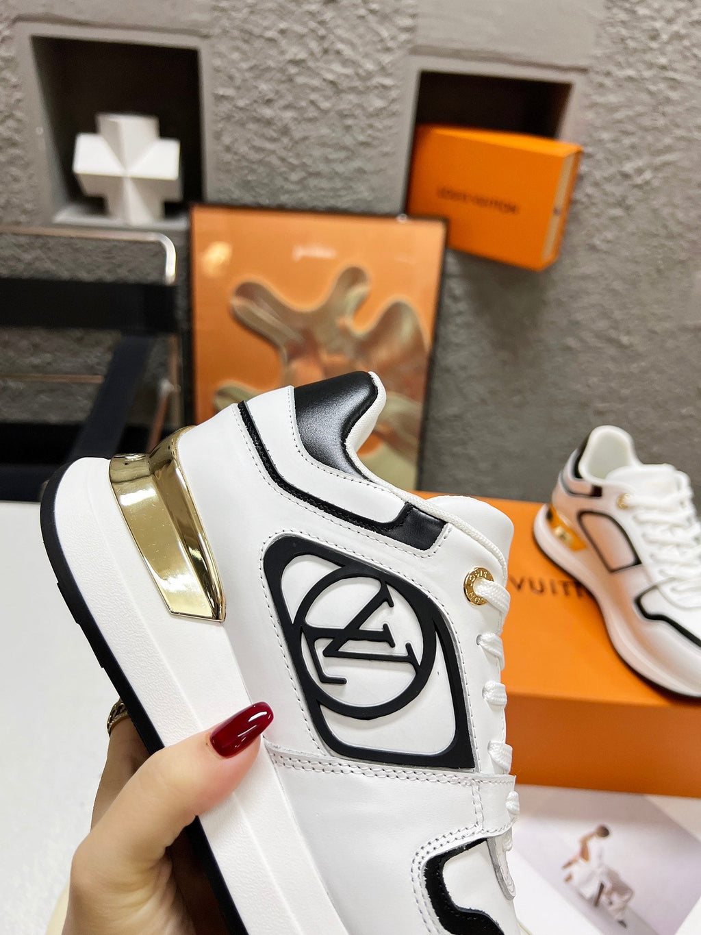 LOUIS VUITTON LV WOMEN SNEAKER IN WHITE MIX BLACK CALFSKIN