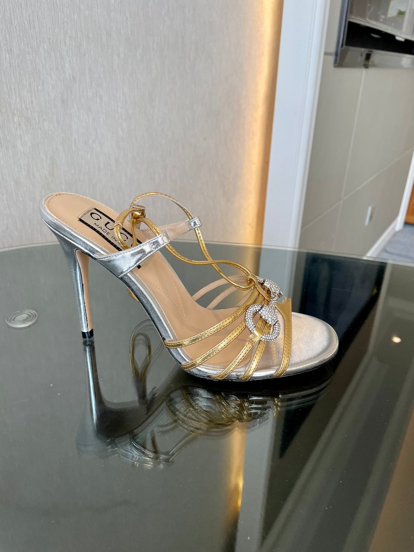 GUCCI CRYSTAL HORSEBIT SANDAL SIVER LAMBSKIN