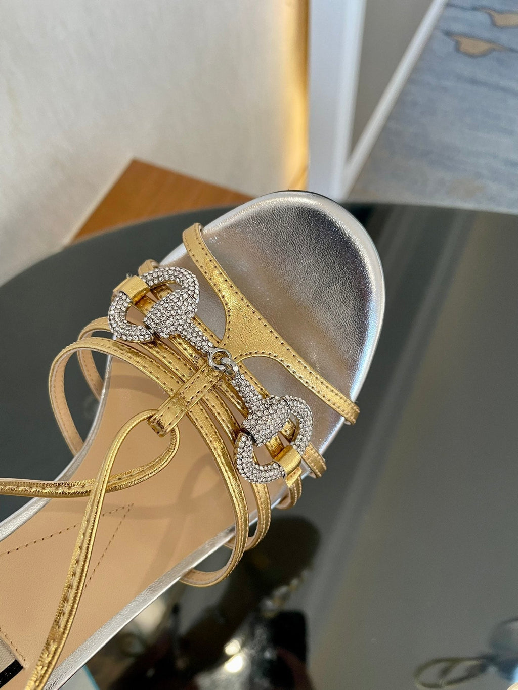 GUCCI CRYSTAL HORSEBIT SANDAL SIVER LAMBSKIN