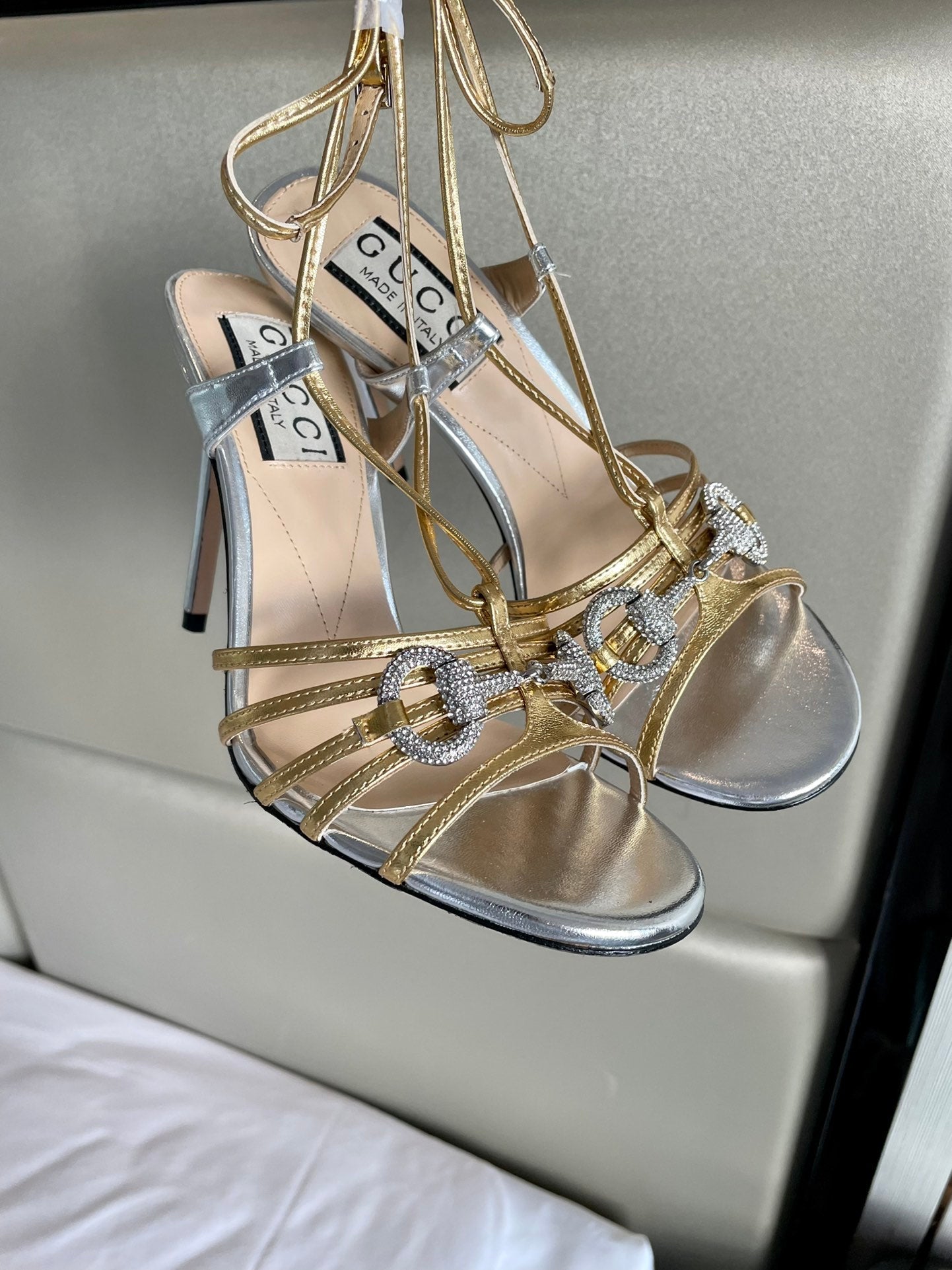 GUCCI CRYSTAL HORSEBIT SANDAL SIVER LAMBSKIN