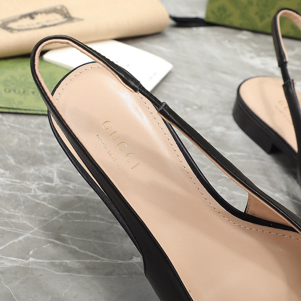GUCCI Flat Sandals black