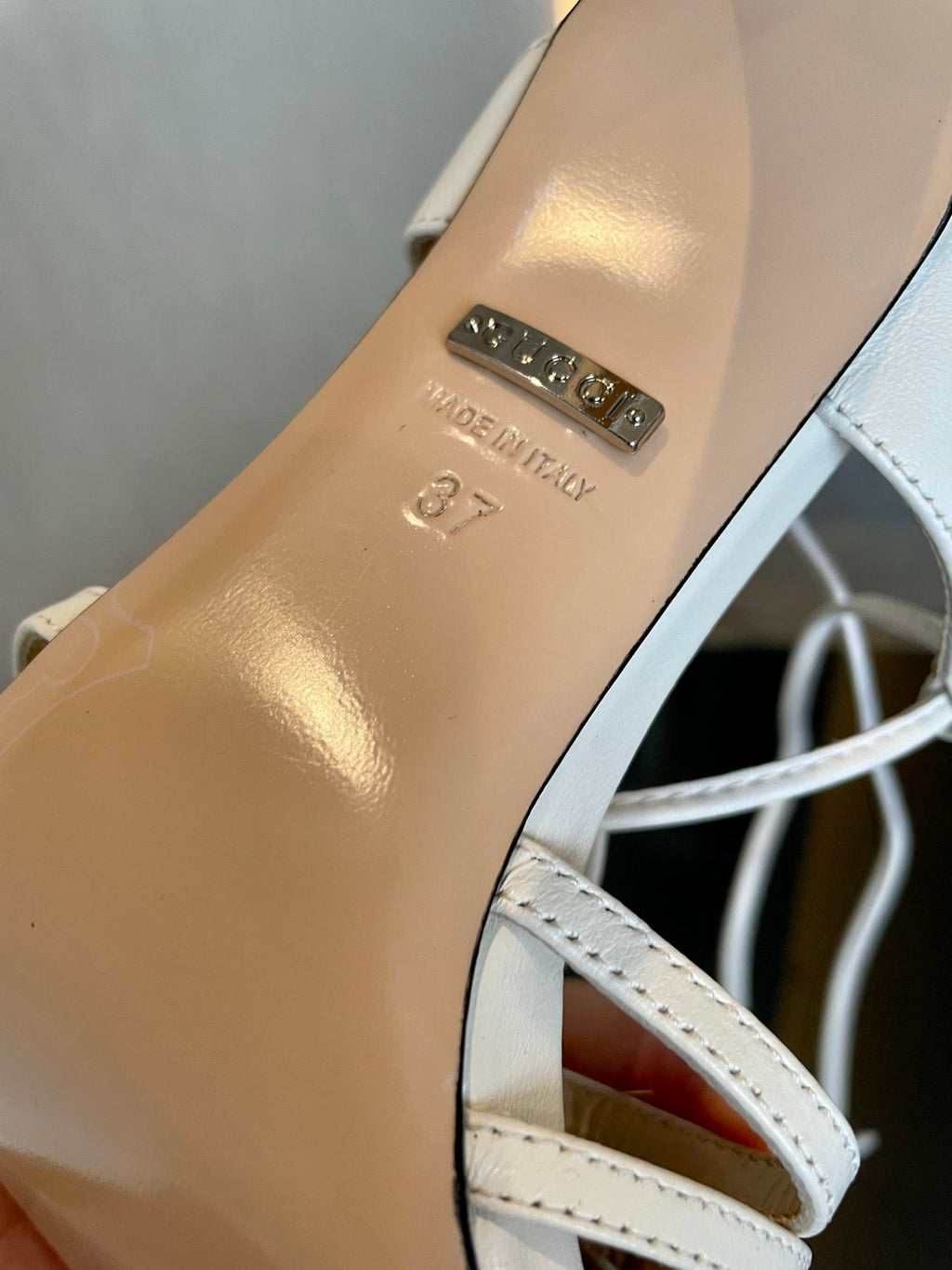GUCCI CRYSTAL HORSEBIT SANDAL CREAMY WHITE LAMBSKIN