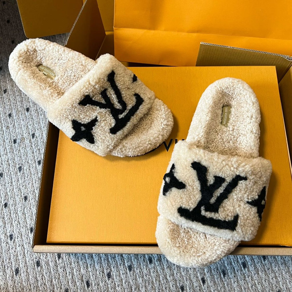 LOUIS VUITTON SLIPPER IN CAMEL BEIGE MIX BLACK FLEECE