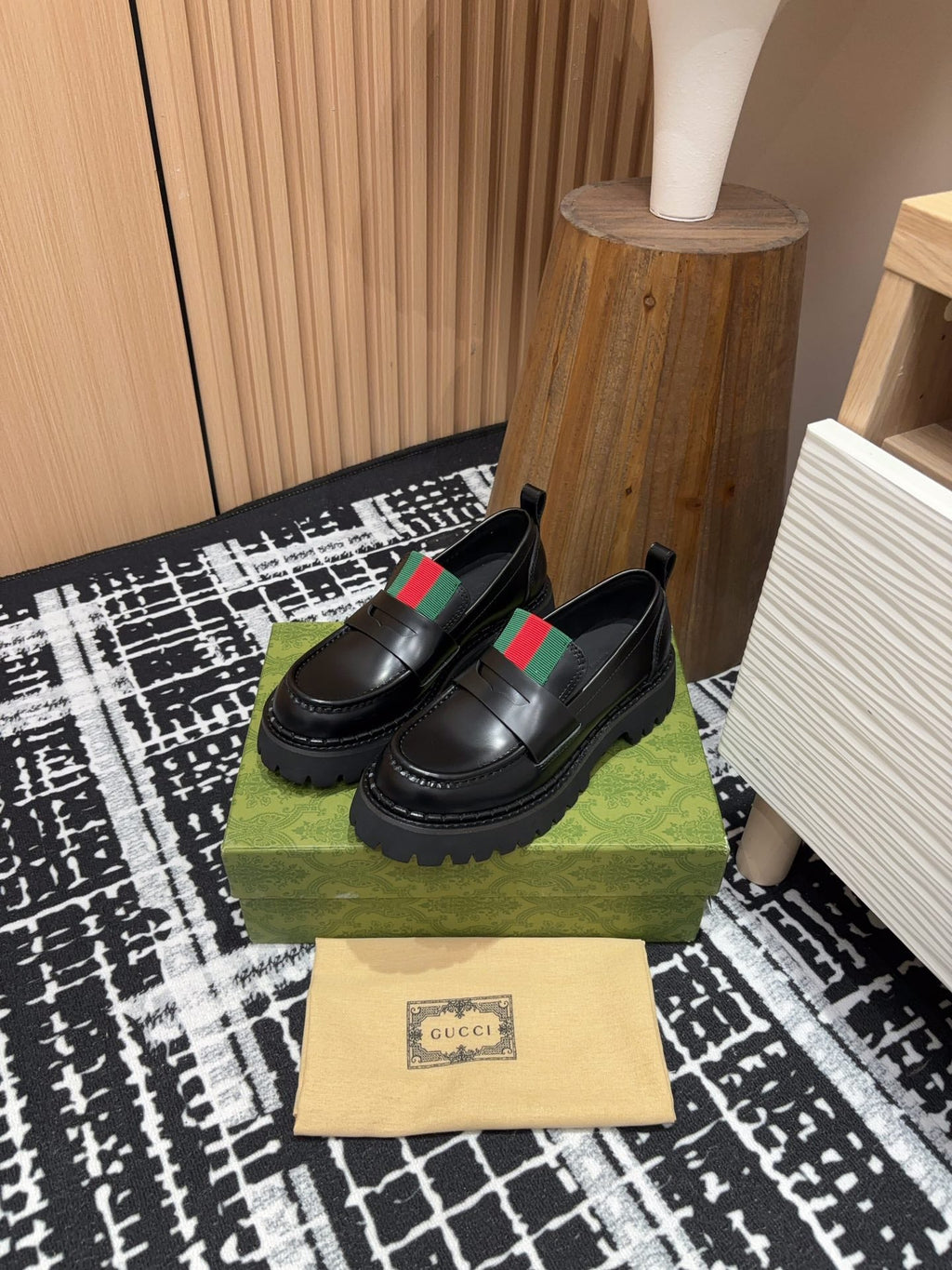 GUCCI LOAFER WITH WEB IN BLACK CALFSKIN