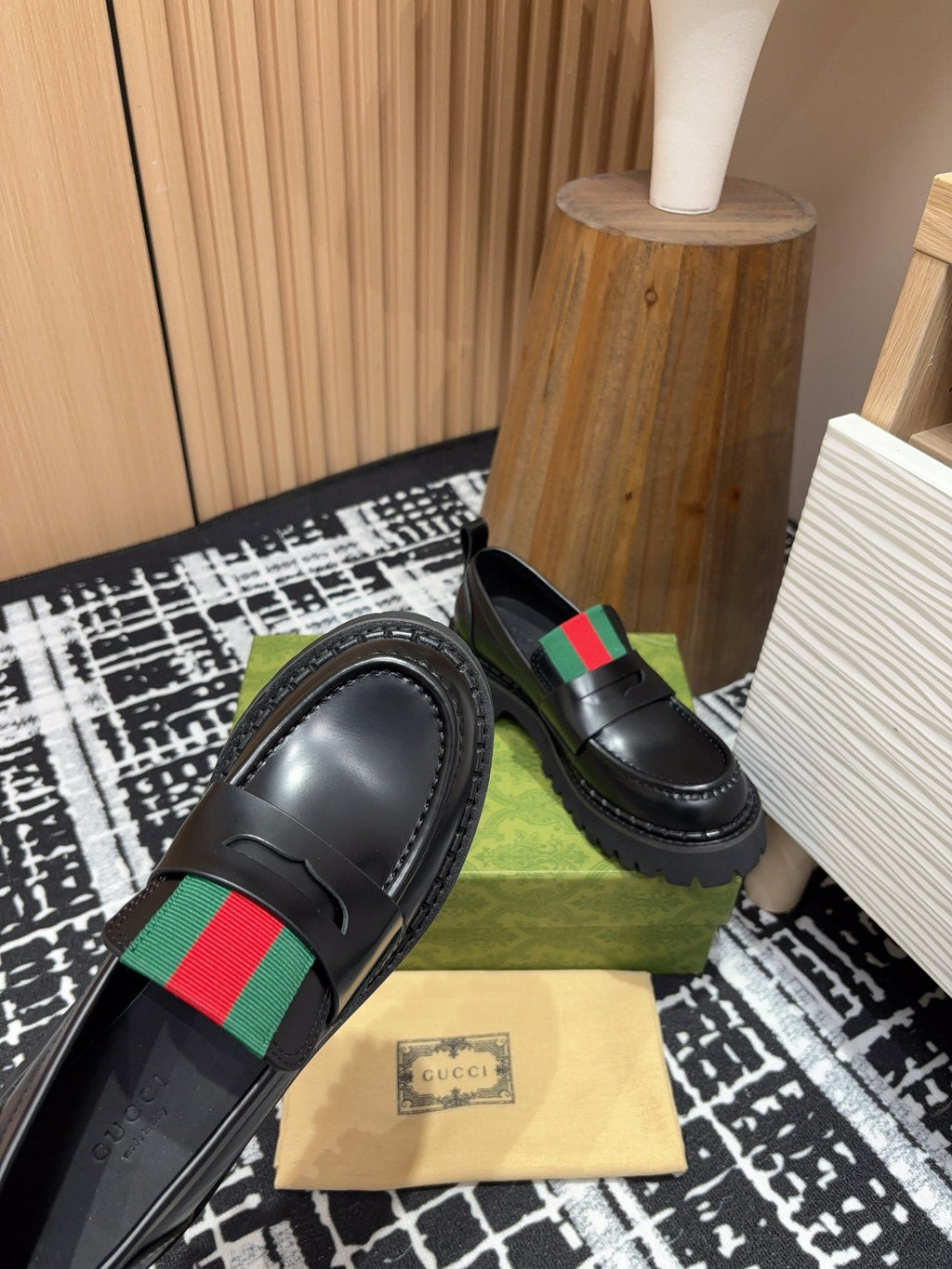GUCCI LOAFER WITH WEB IN BLACK CALFSKIN