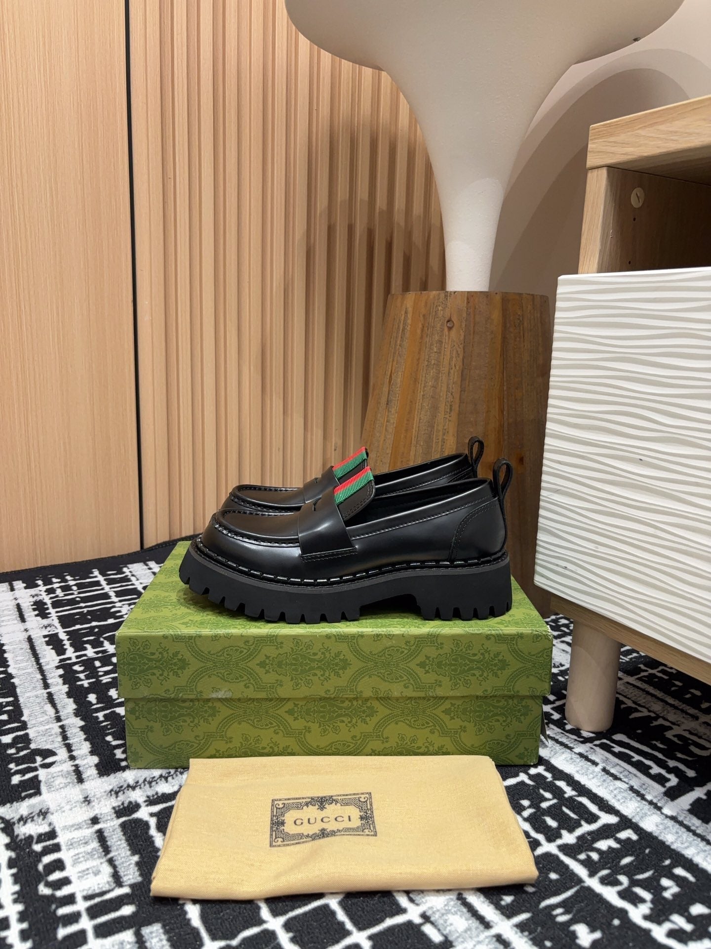GUCCI LOAFER WITH WEB IN BLACK CALFSKIN