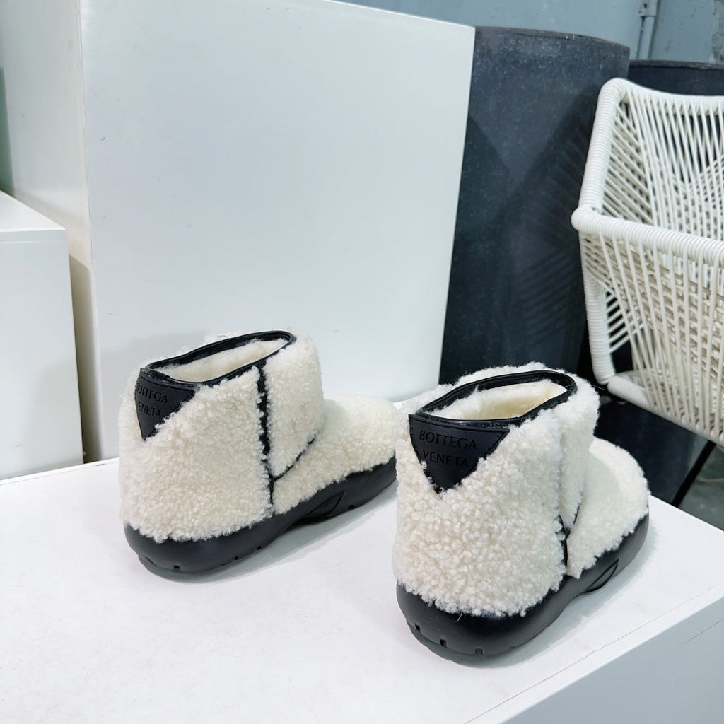 BOTTEGA VENETA MINI ANKLE BOOT IN WHITE SHEARLING WITH BLACK ULTRA LIGHTWEIGHT RUBBER OUTSOLE