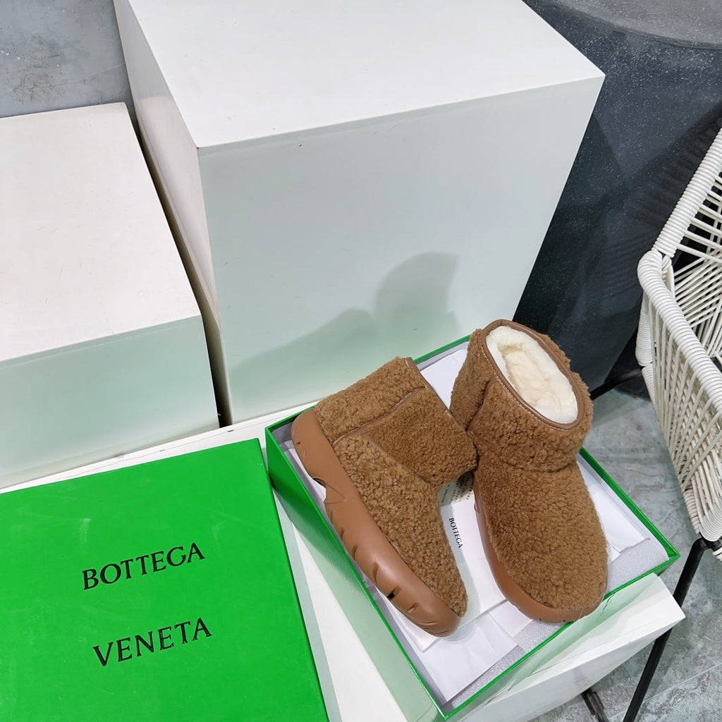 BOTTEGA VENETA MINI ANKLE BOOT IN CHOCOLATE BROWN SHEARLING WITH ULTRA LIGHTWEIGHT RUBBER OUTSOLE