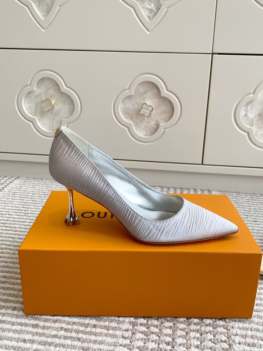 LOUIS VUITTON BLOSSOM PUMP 7 CM IN SILVER IMPORTED STRIPED SILK SATIN