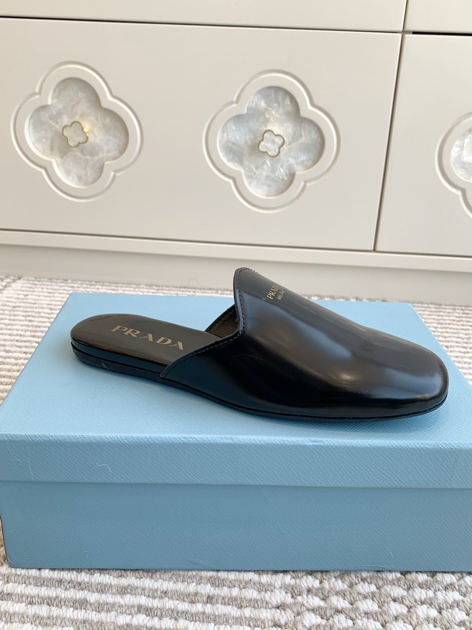 PRADA MULES IN BLACK GLOSSY SHEEPSKIN GOLD LETTERING LOGO