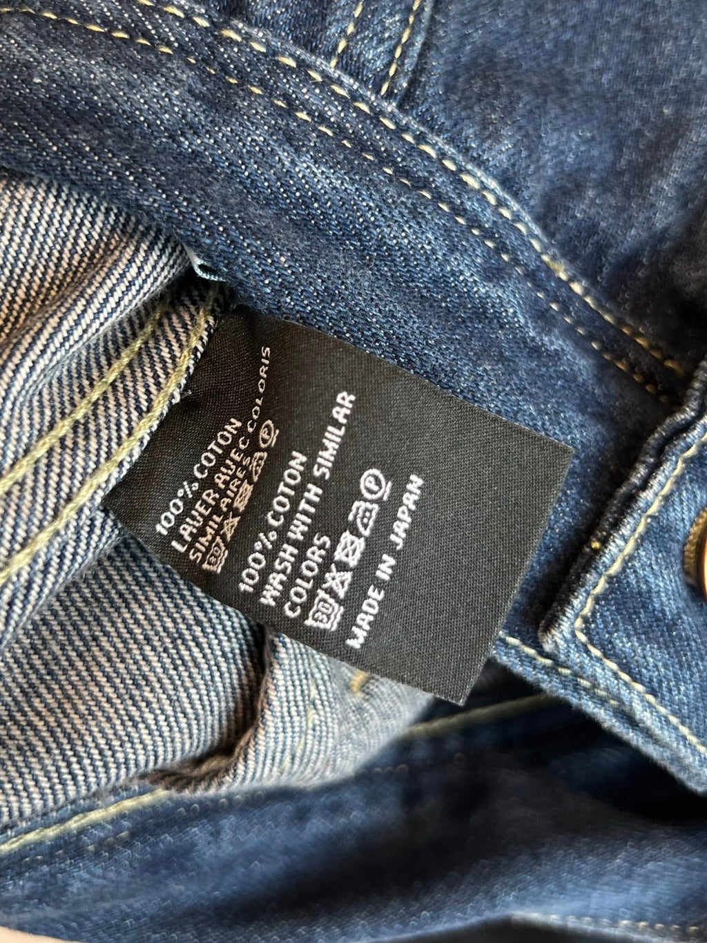 CELINE CLASSIC TRUCKER JACKET INDIGO DENIM CONTRAST STITCHING SILVER BUTTONS Ask ChatGPT