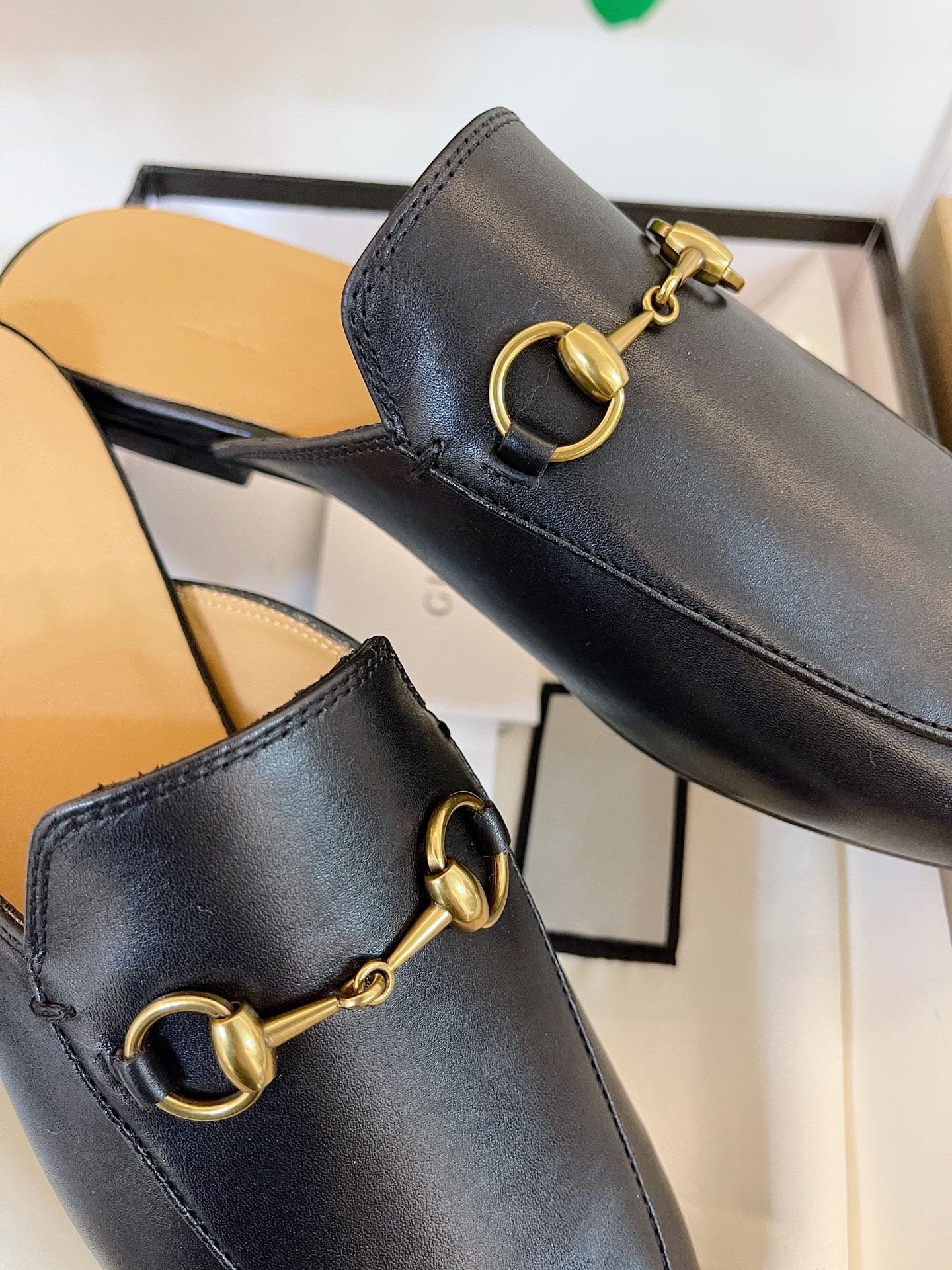 GUCCI SLIPPER MULES BLACK