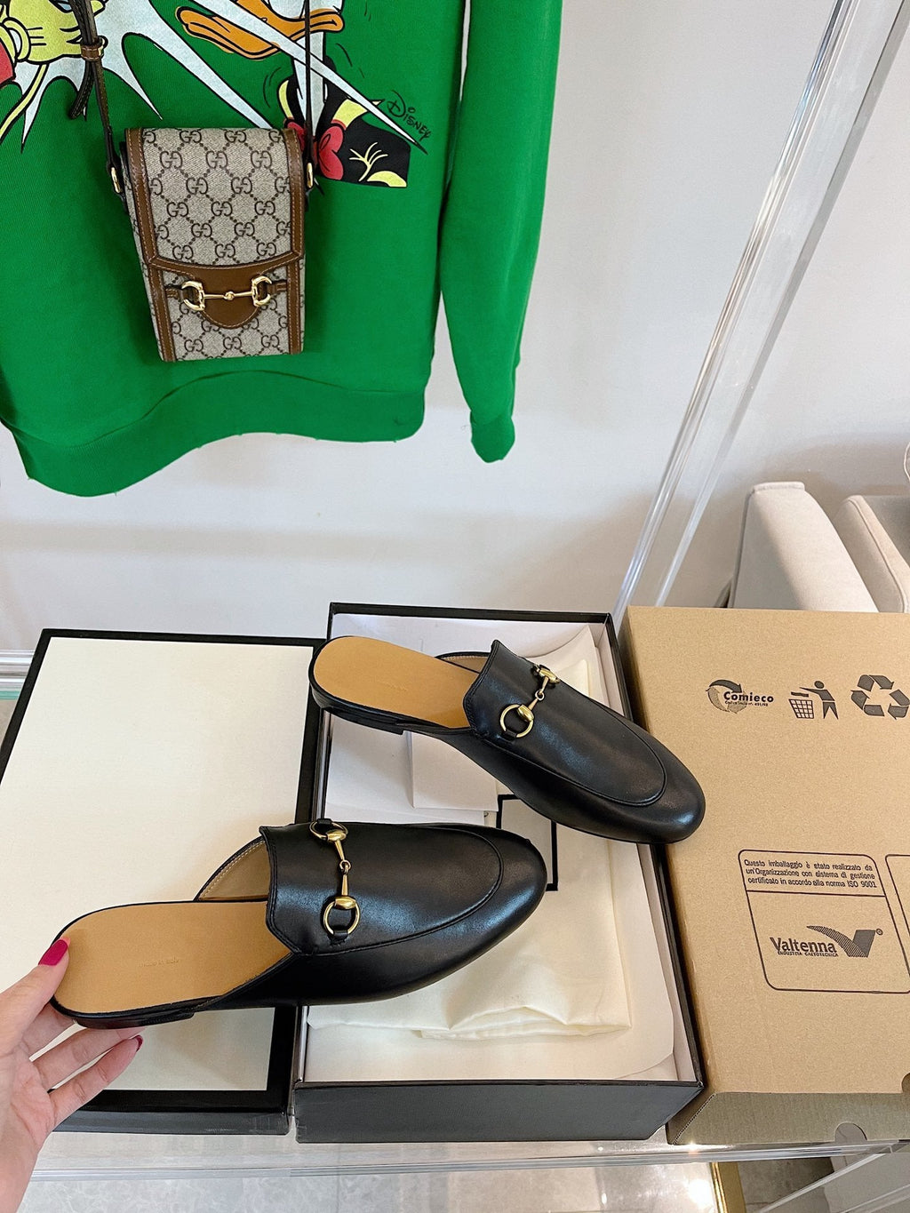 GUCCI SLIPPER MULES BLACK