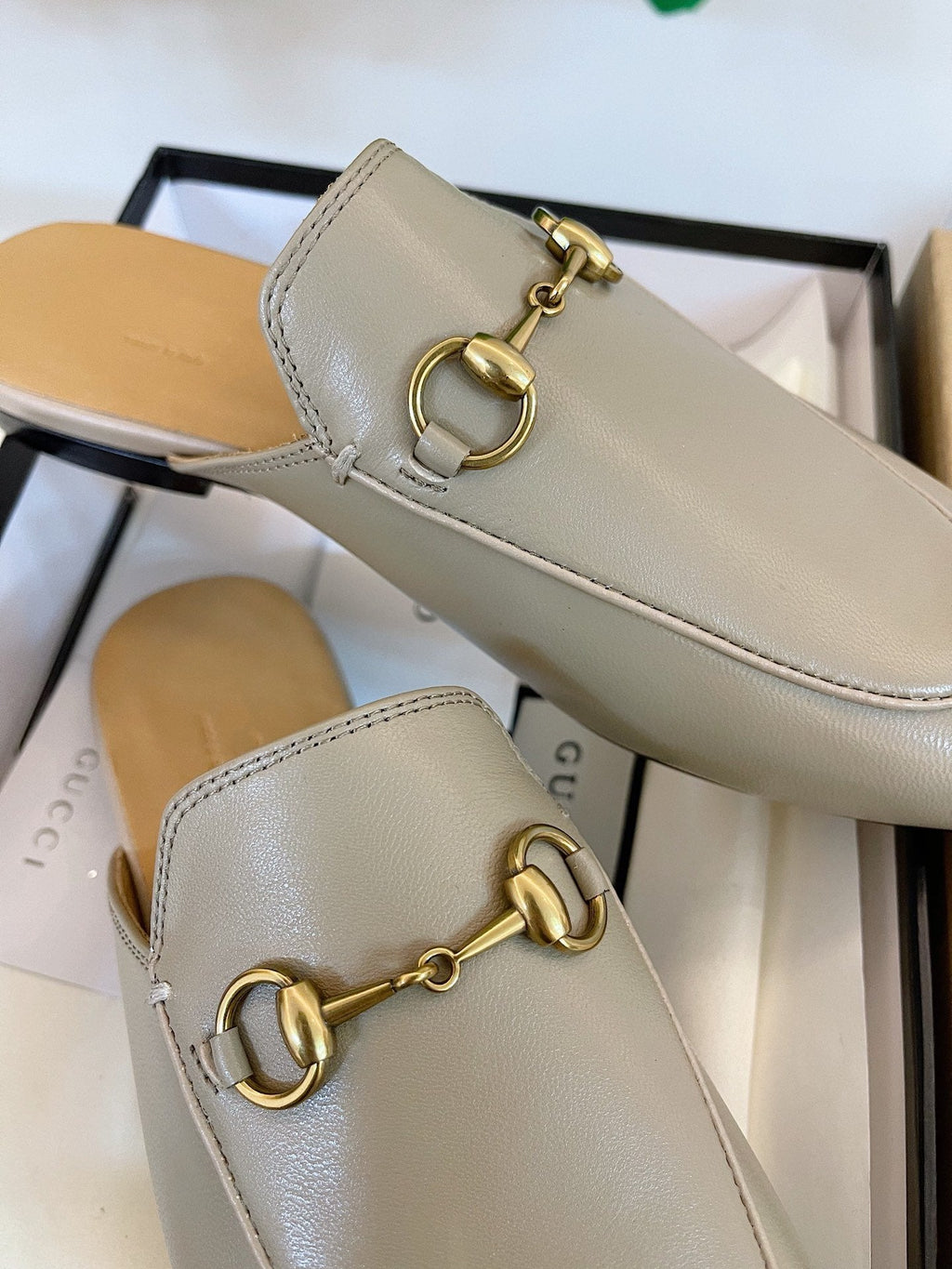 GUCCI SLIPPER MULES BEIGE