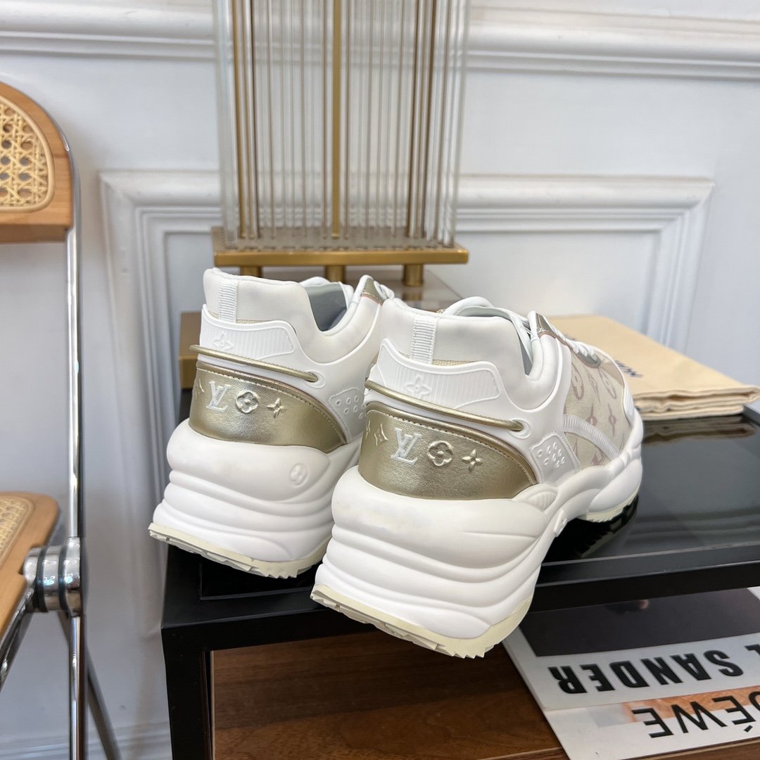 LOUIS VUITTON LV RUN 55 SNEAKER BEIGE