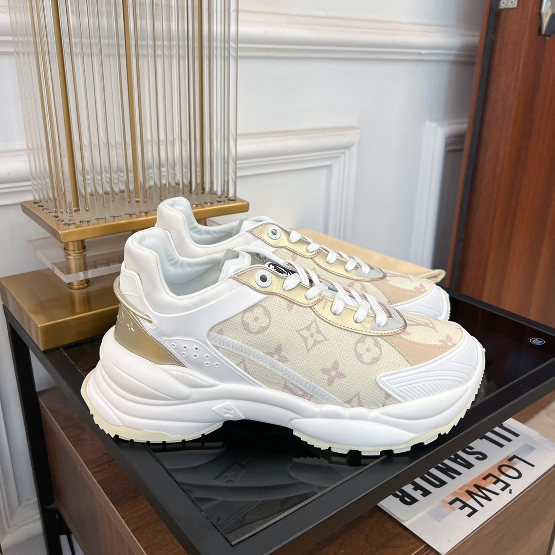 LOUIS VUITTON LV RUN 55 SNEAKER GEIGE