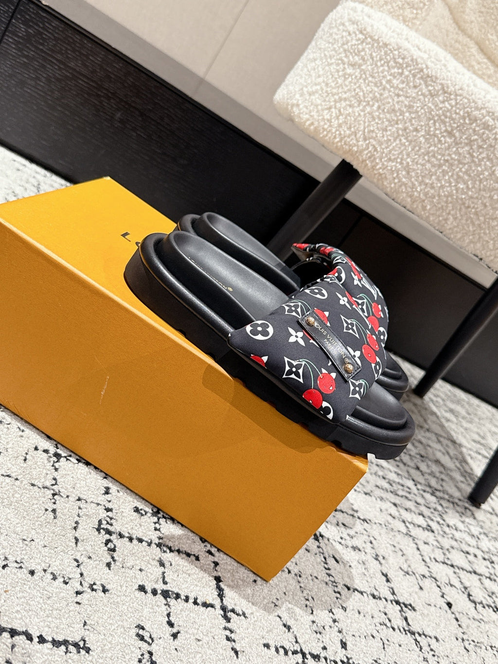 LOUIS VUITTON LV MIAMI-STYLE SANDALS 25S IN BLACK FABRIC AND CALFSKIN