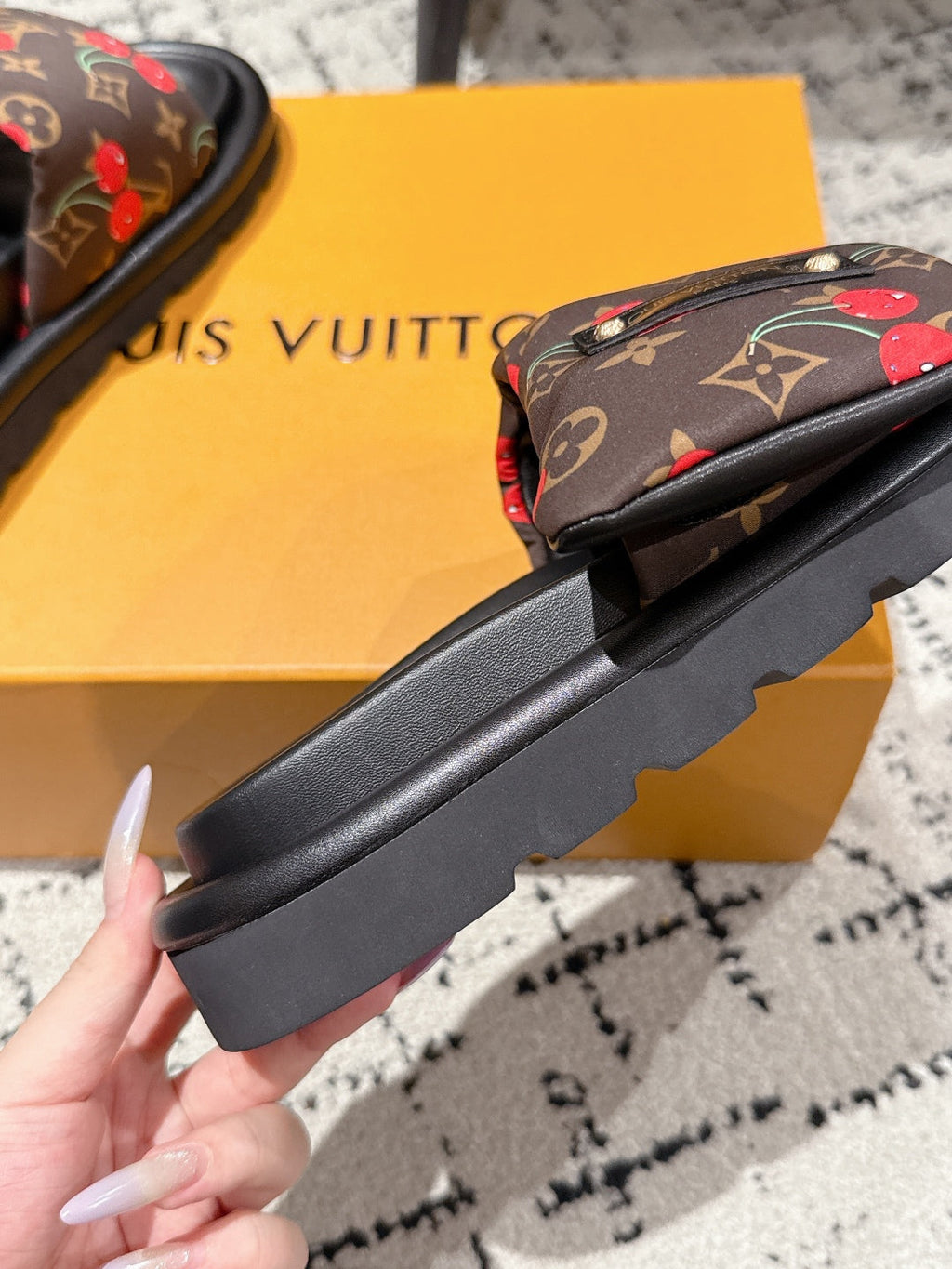 LOUIS VUITTON LV MIAMI-STYLE SANDALS 25S IN BROWN FABRIC AND BLACK CALFSKIN