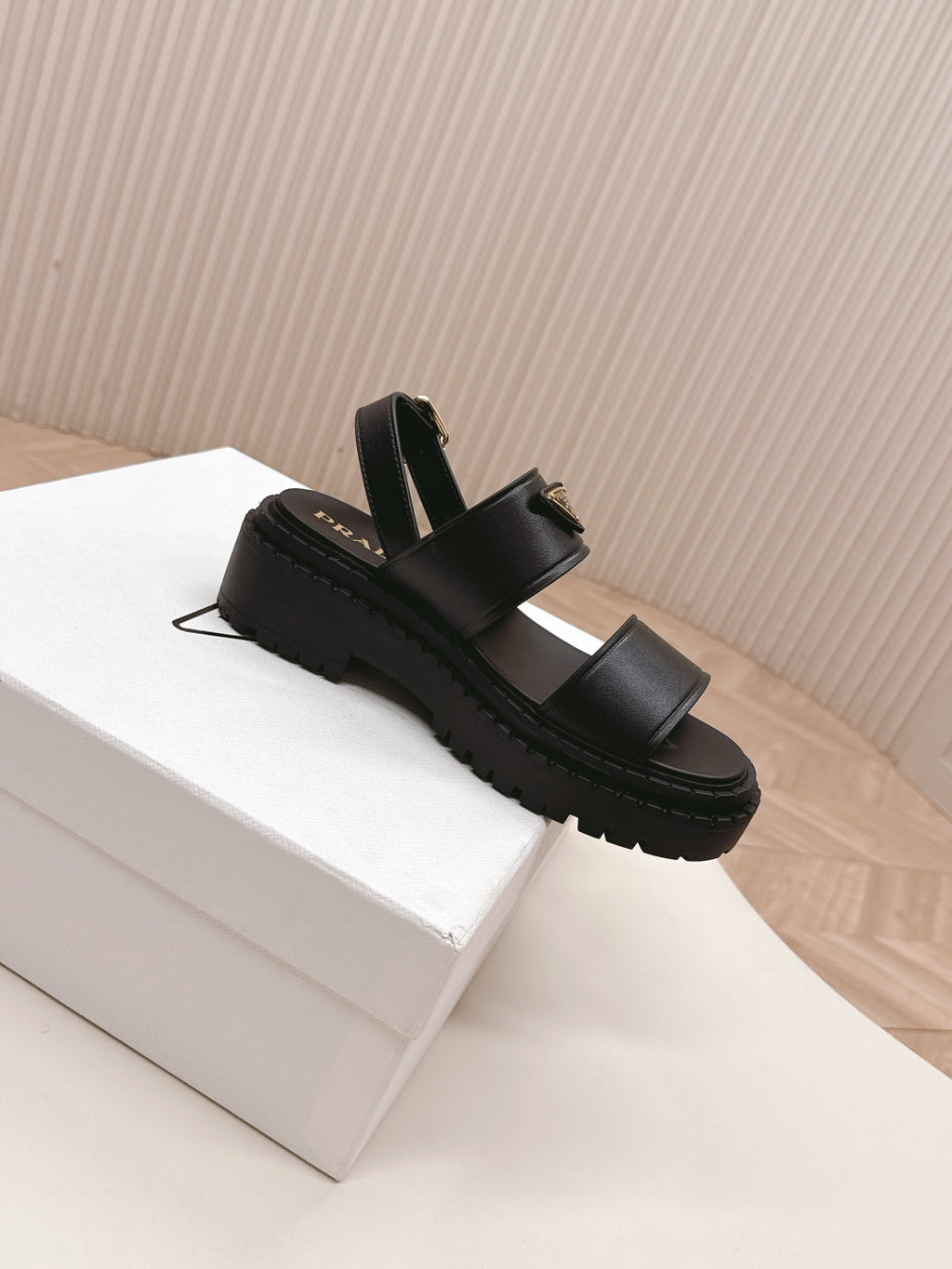 PRADA 25S SANLS IN BLACK CALFSKIN LOGO