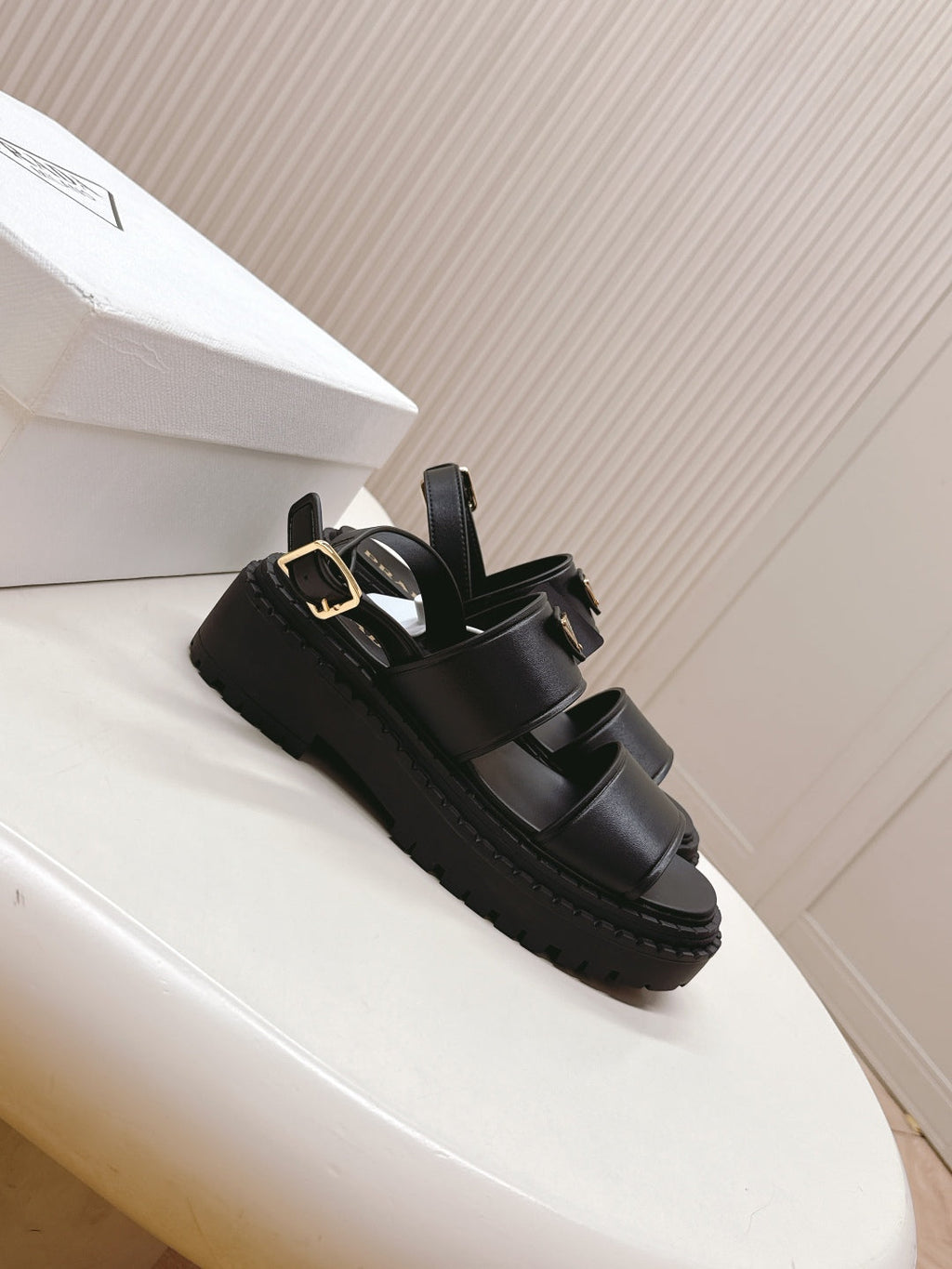 PRADA 25S SANLS IN BLACK CALFSKIN LOGO