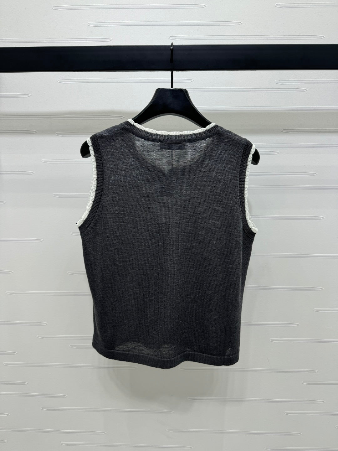 LOEWE 25S ROUND NECK KNITTED VEST WHITE 264068
