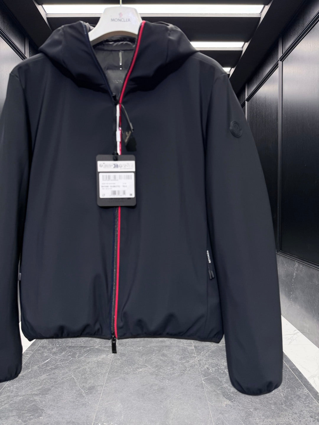 MONCLER 25S SHORT HOODED DOWN JACKET 249
