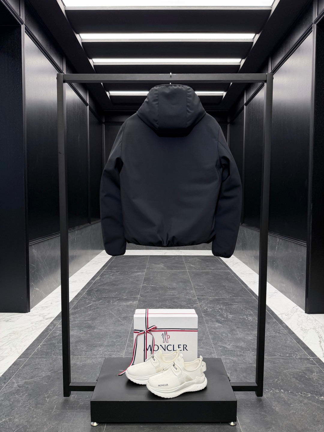 MONCLER 25S SHORT HOODED DOWN JACKET 249