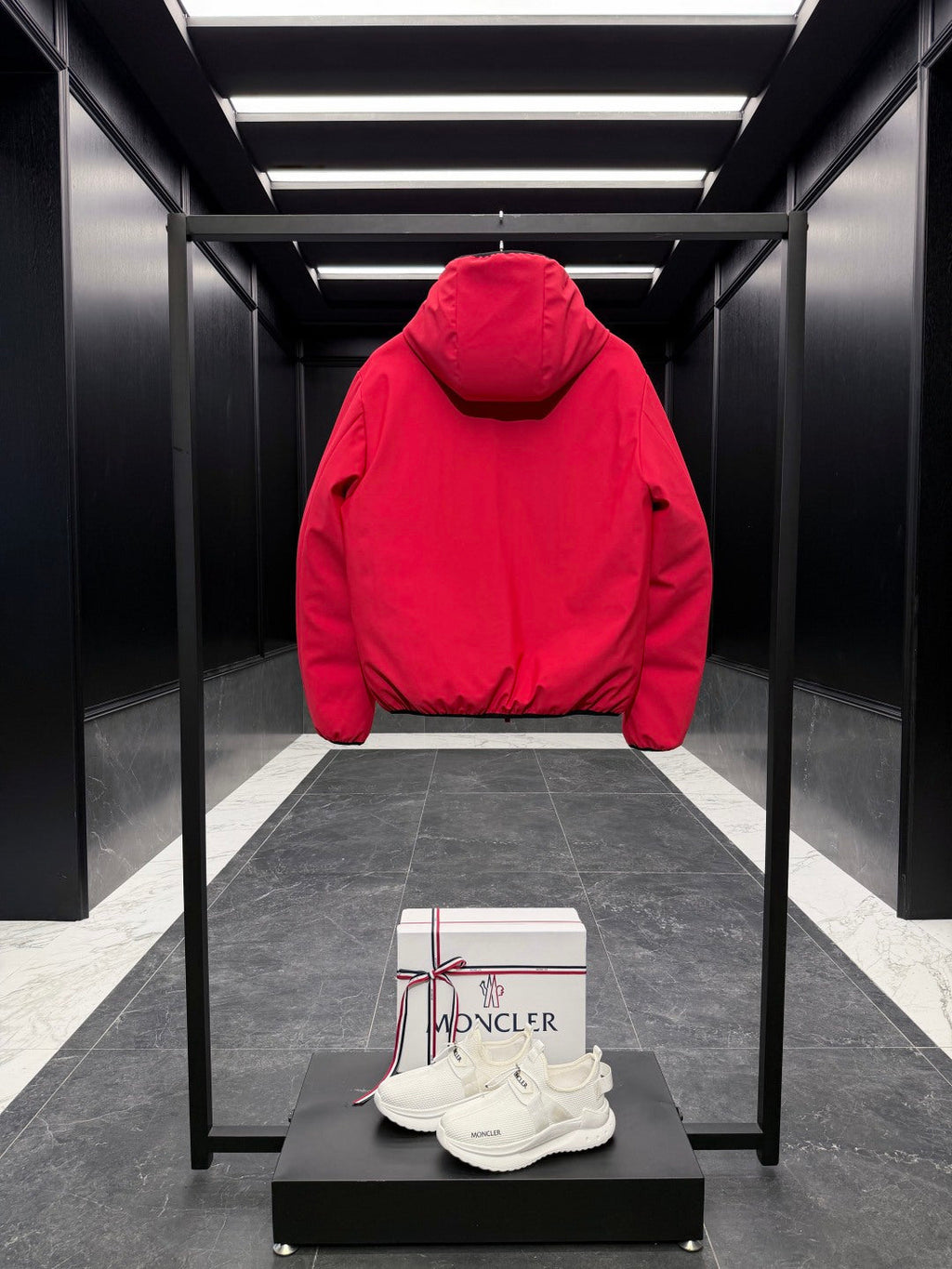 MONCLER 25S SHORT HOODED DOWN JACKET 248