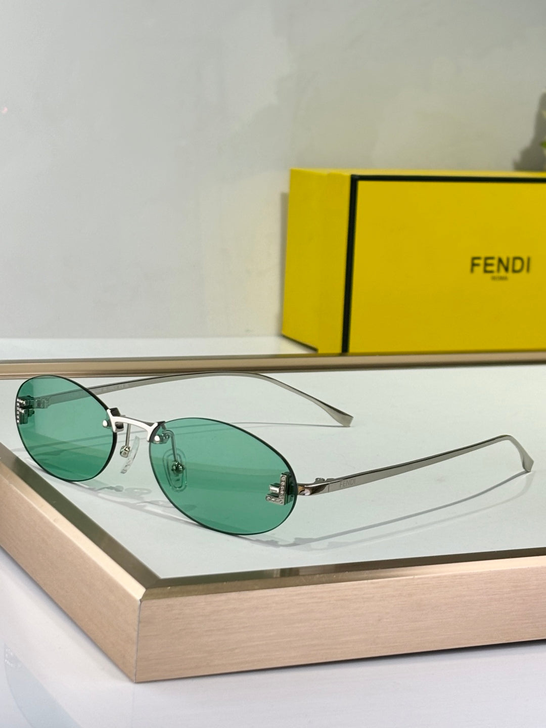 FIRST CRYSTAL RIMLESS OVAL FRAME SUNGLASSES FE4075US IN METAL