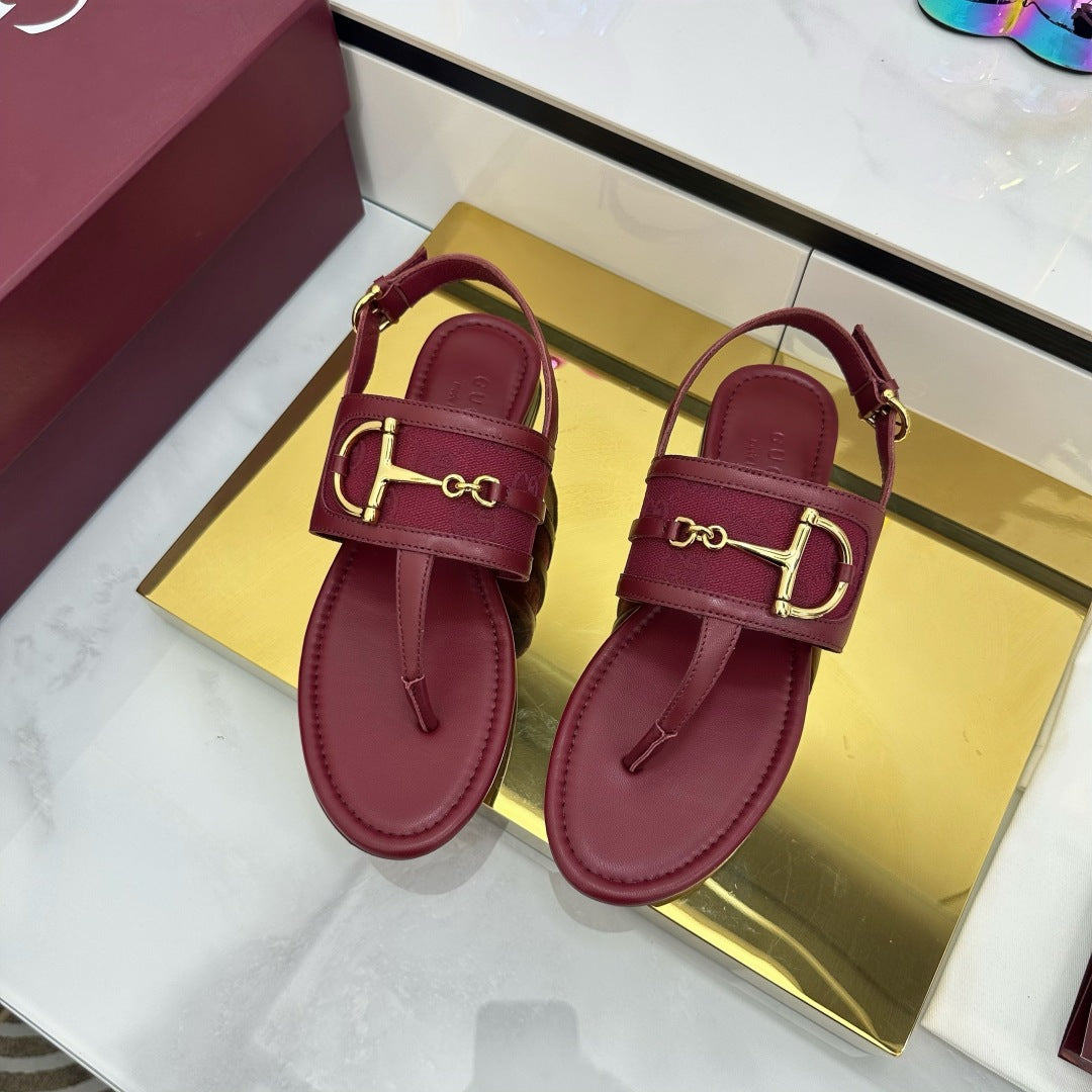 GUCCI FLAT THONG SANDALS WITH ANKLE STRAP IN RED LAMBSKIN AND FABRIC