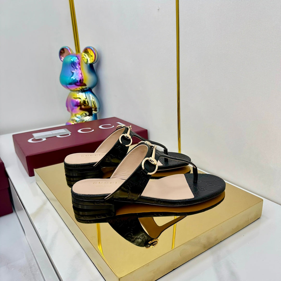 GUCCI THONG SANDALS 25S IN BLACK LAMBSKIN WITH GOLD HARDWARE