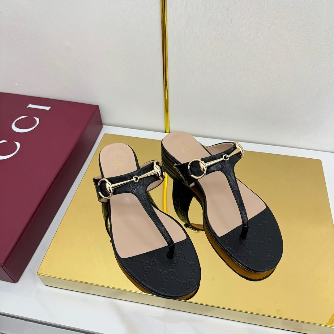 GUCCI THONG SANDALS 25S IN BLACK LAMBSKIN WITH GOLD HARDWARE