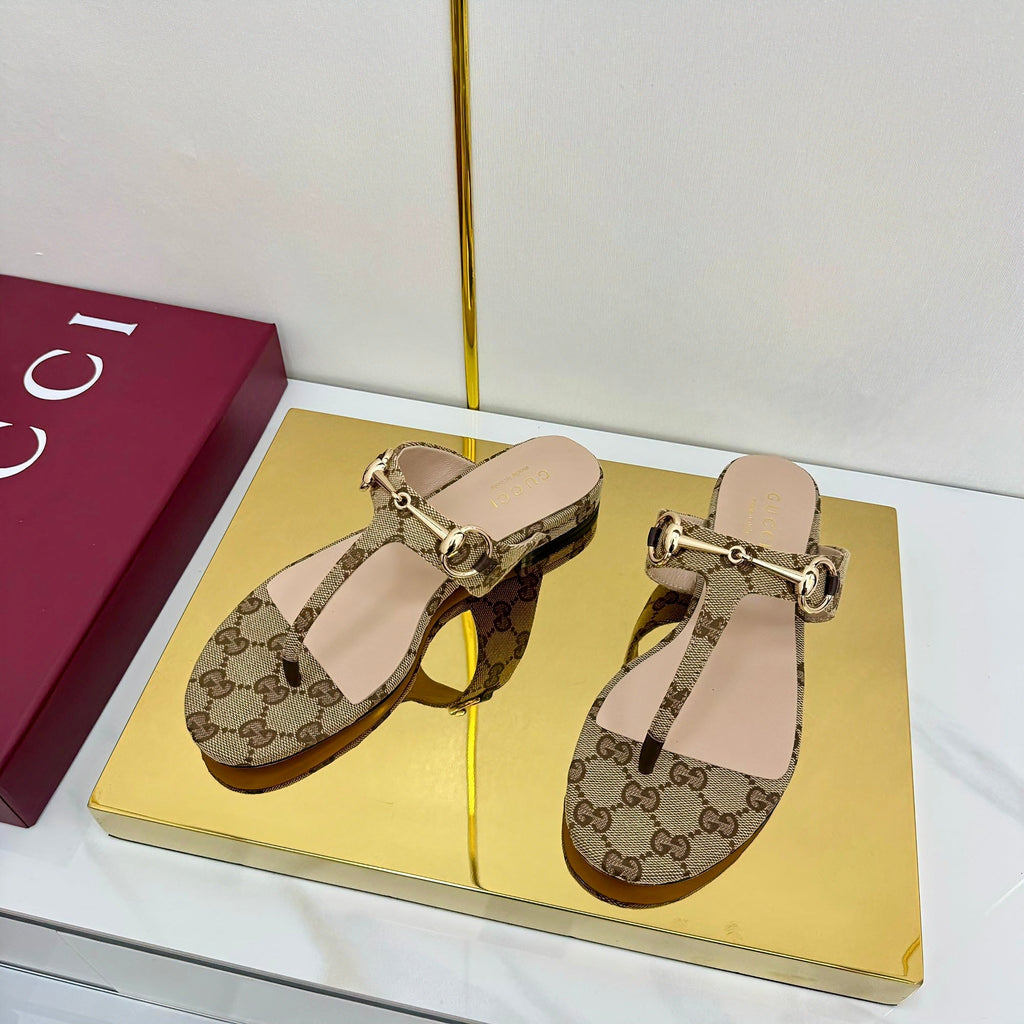 GUCCI THONG SANDALS IN DARK BEIGE FABRIC PRINTED LOGO WITH GOLD HARDWARE