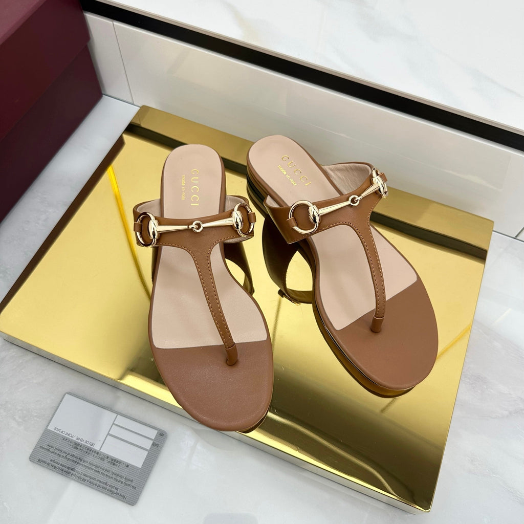 GUCCI THONG SANDALS IN BROWN LAMBSKIN WITH GOLD HARDWARE