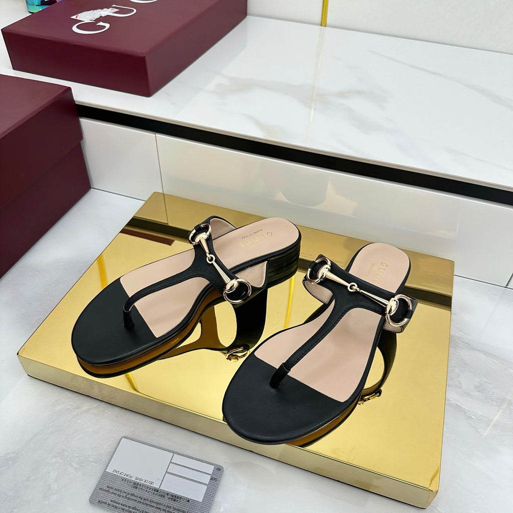 GUCCI THONG SANDALS IN BLACK LAMBSKIN WITH GOLD HARDWARE
