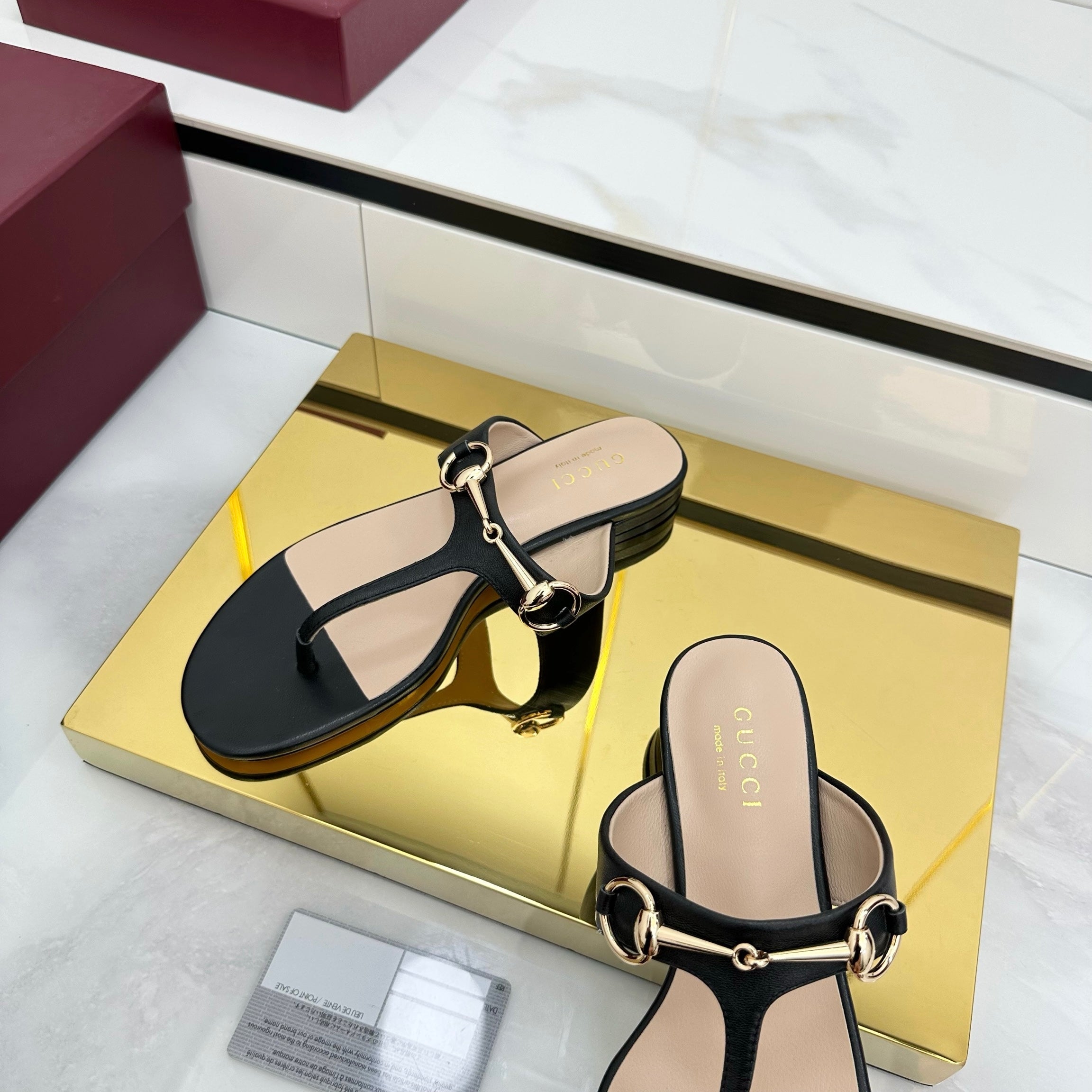 GUCCI THONG SANDALS IN BLACK LAMBSKIN WITH GOLD HARDWARE