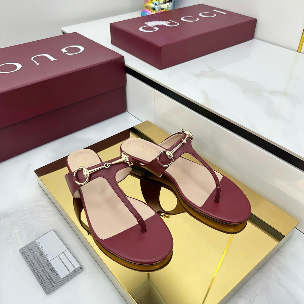 GUCCI THONG SANDALS IN RED LAMBSKIN WITH GOLD HARDWARE