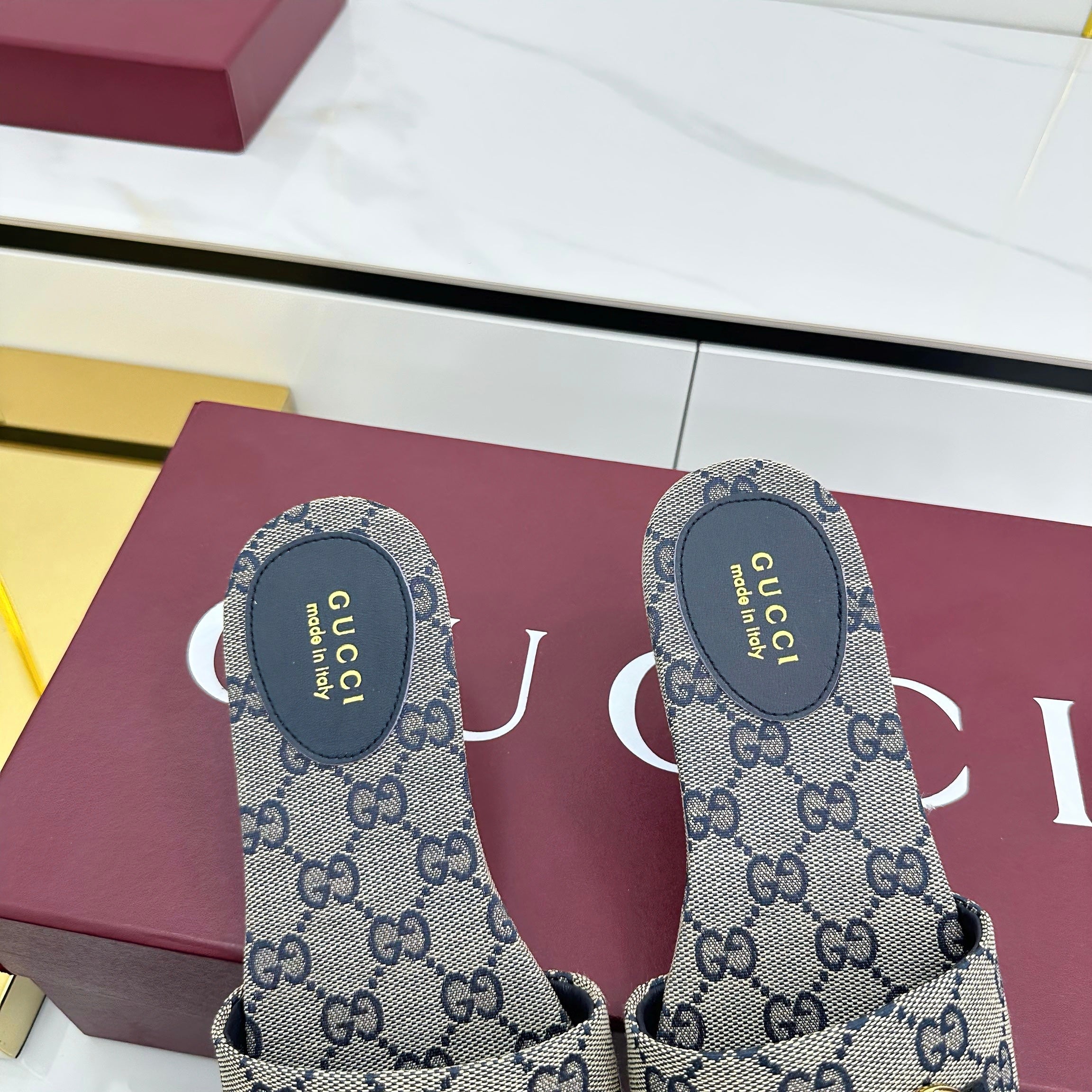 GUCCI SLIDES IN STONE GREY WITH GOLD HARDWARE