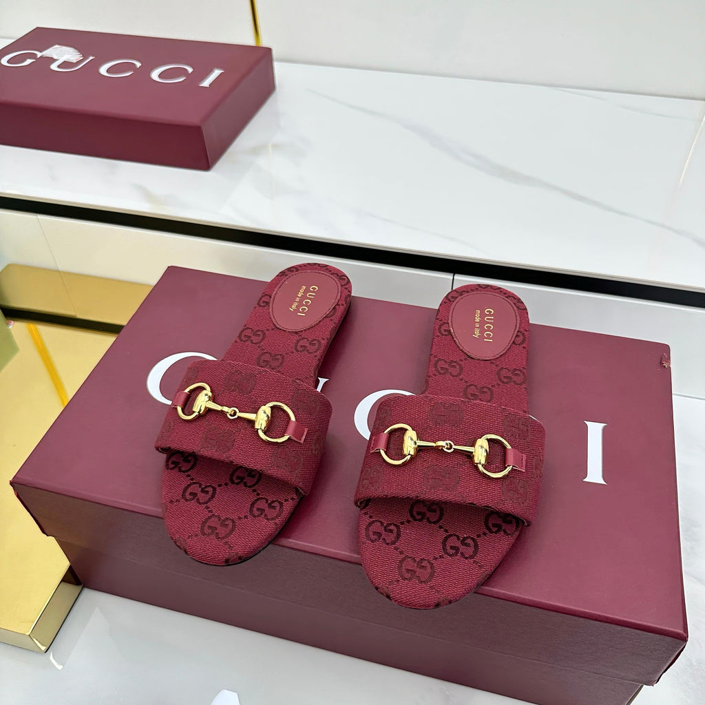 GUCCI SLIDES IN RED WITH GOLD HARDWARE