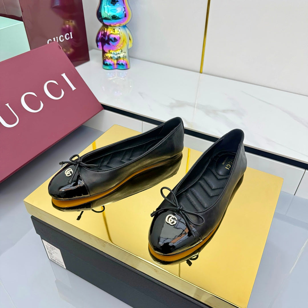 GUCCI BALLET FLATS 25S IN BLACK LAMBSKIN MIX GLOSSY LEATHER WITH BOW