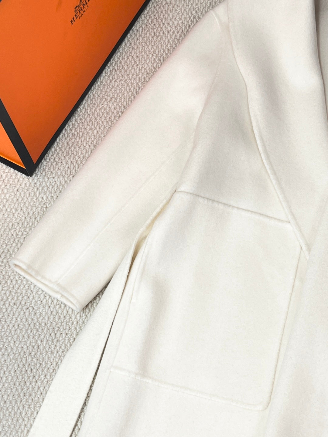 HERMES 25S LAPEL-COLLAR CASERE COAT 209