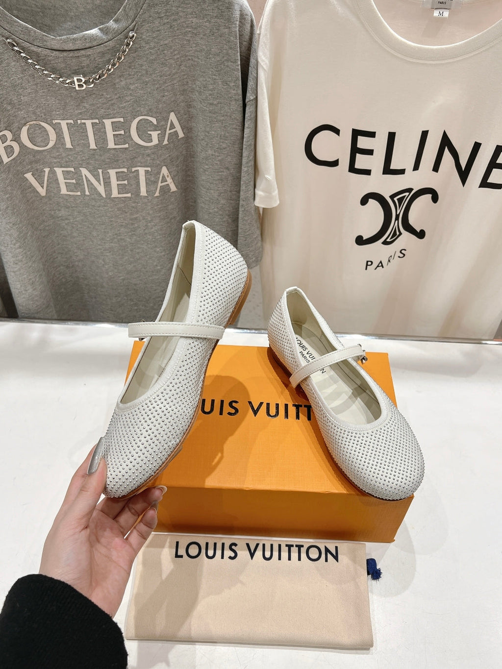LOUIS VUITTON ROMY FLAT BALLERINA IN WHITE LAMBSKIN EMBELLISHED SILVER-TONED STUDS