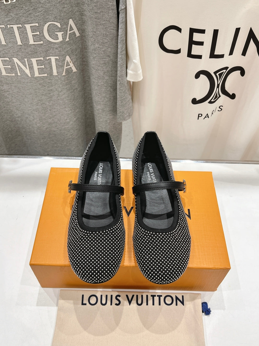 LOUIS VUITTON ROMY FLAT BALLERINA IN BLACK LAMBSKIN EMBELLISHED SILVER-TONED STUDS
