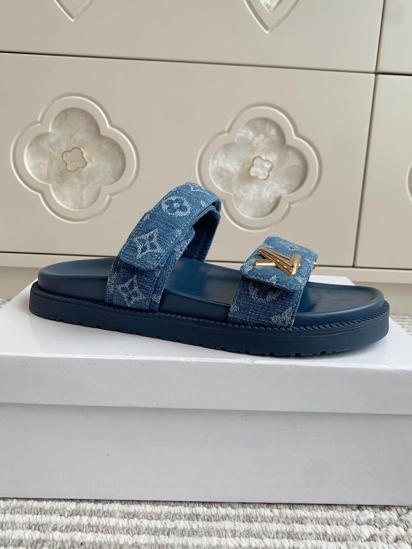 LOUIS VUITTON LV TWO-STRAP SANDALS 25S IN BLUE DENIM AND CALFSKIN WITH GOLD HARDWARE